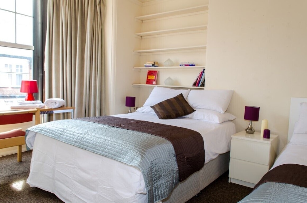 Standard Double Room, 1 Bedroom, Non Smoking, Ensuite - Photo 7