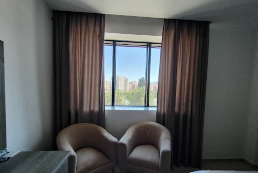 Standard Twin Room - Photo 3