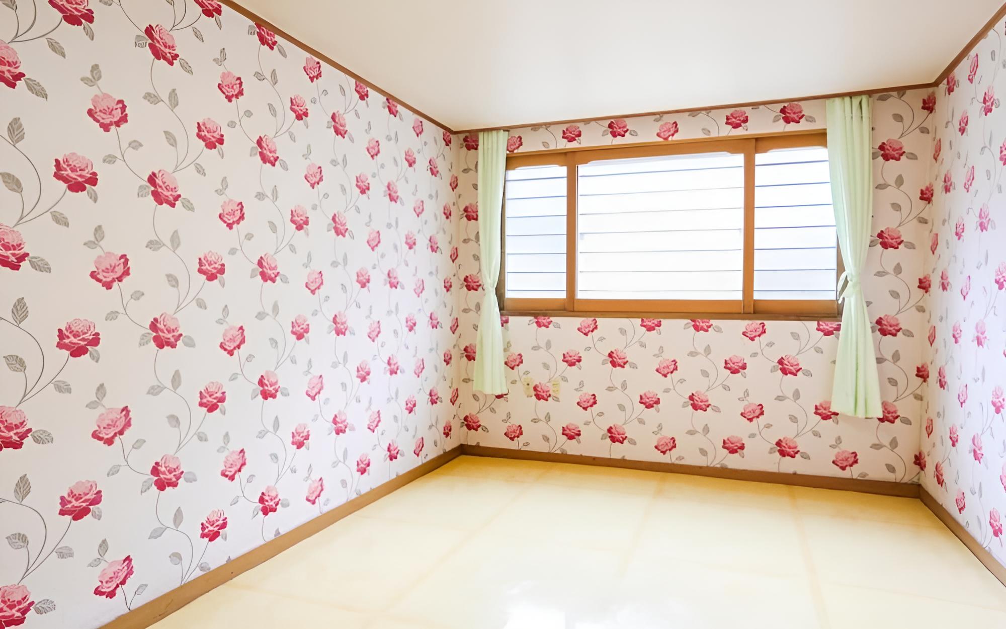 Room (B-Building)