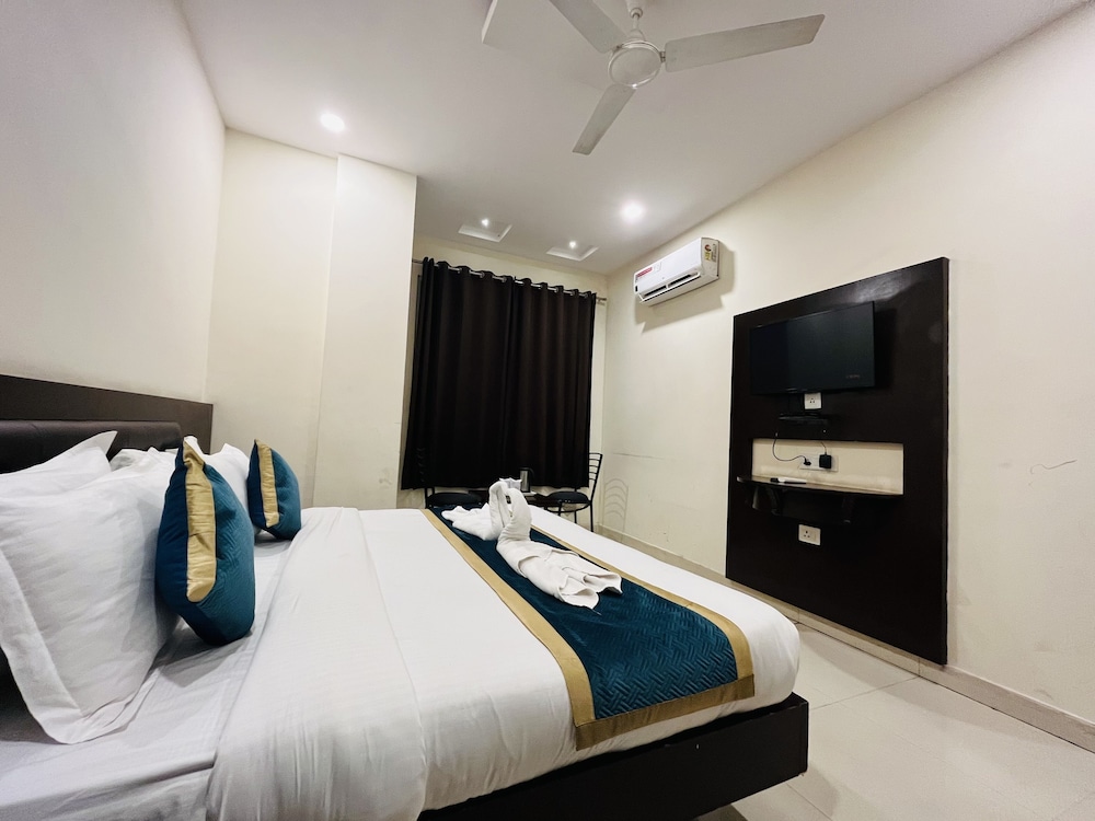 Deluxe Room - Photo 6