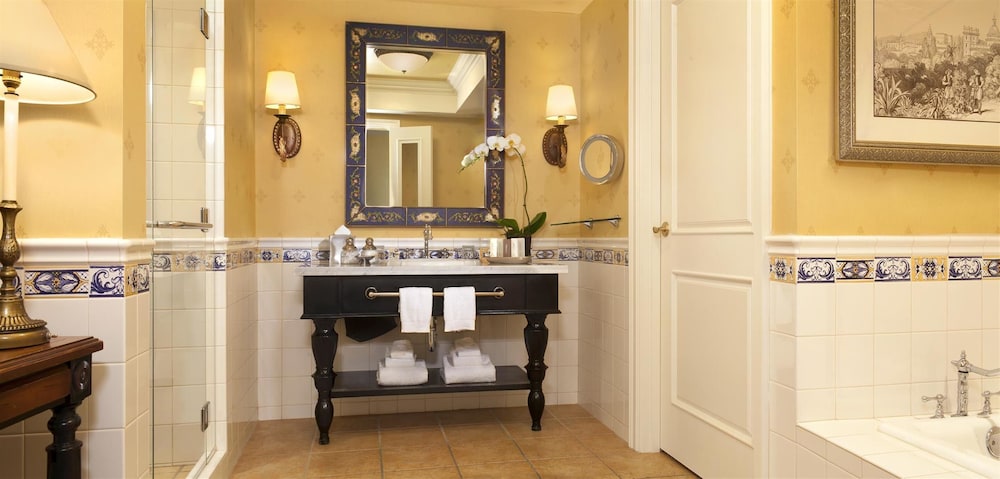 Executive King Suite - Photo 5