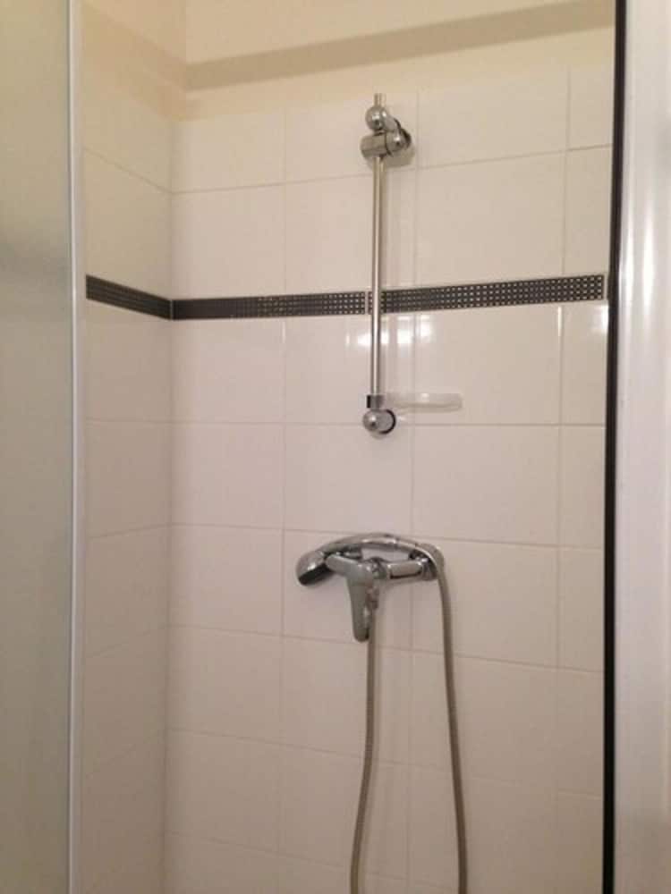 Quadruple Room, 2 Queen Beds photo 2