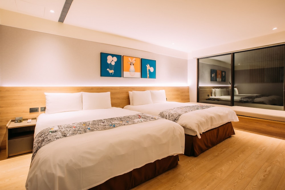 Deluxe Quadruple Room, 2 Double Beds, Bathtub photo 2