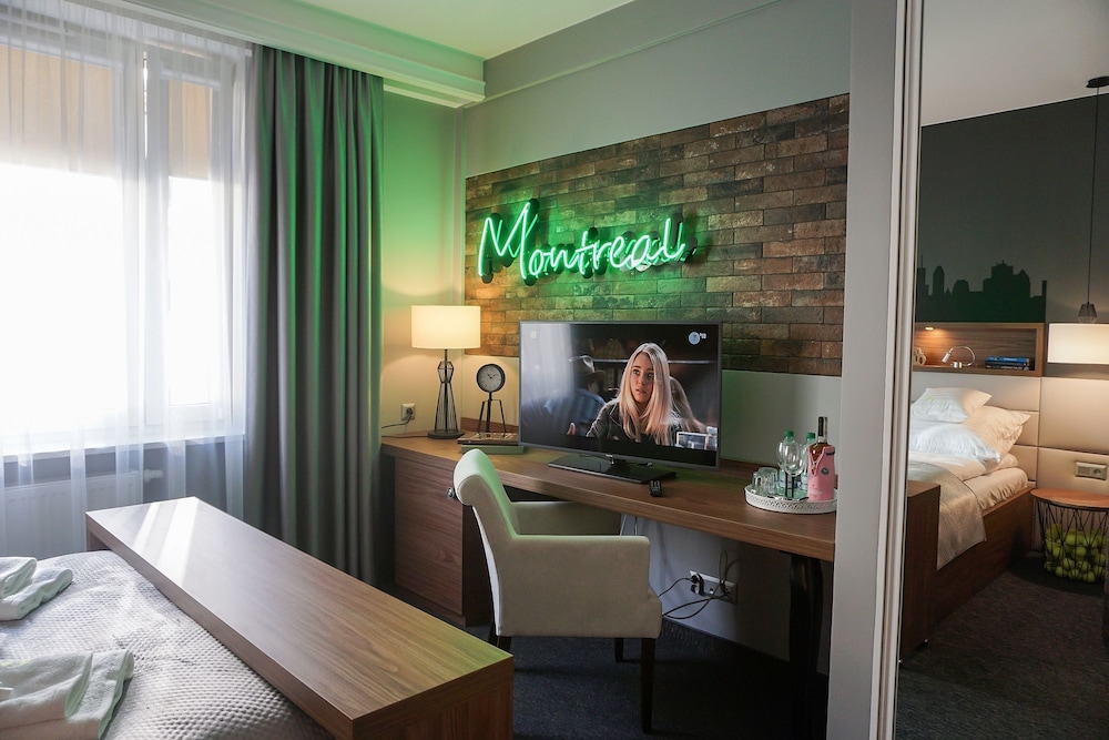 Superior Apartment (Montreal)