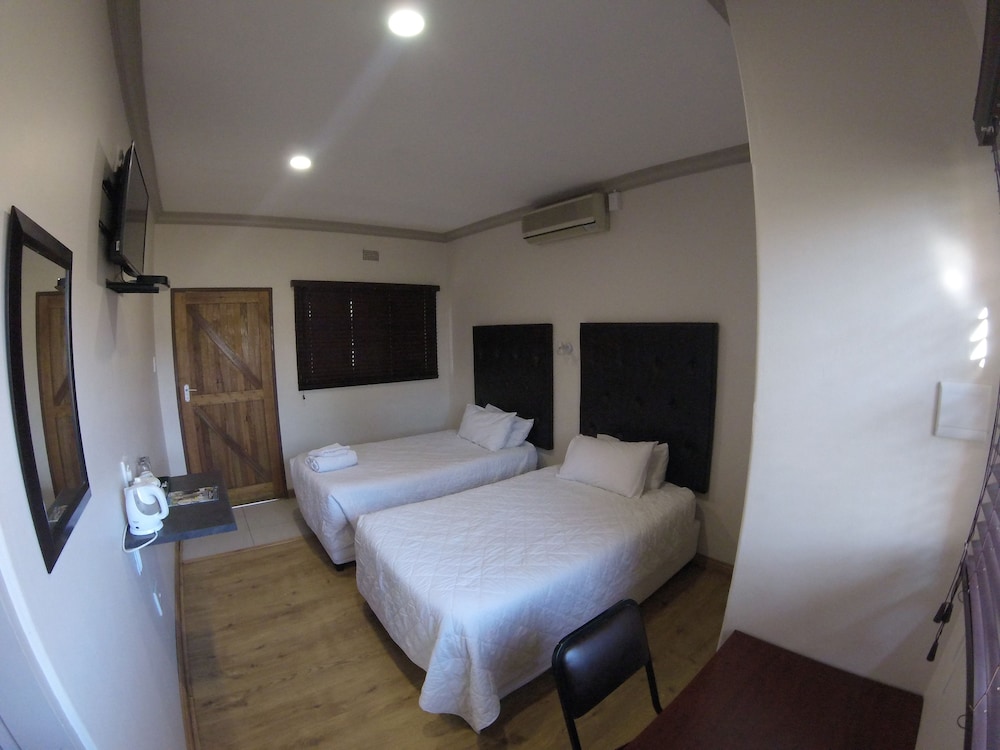 Double or Twin Room - Photo 2