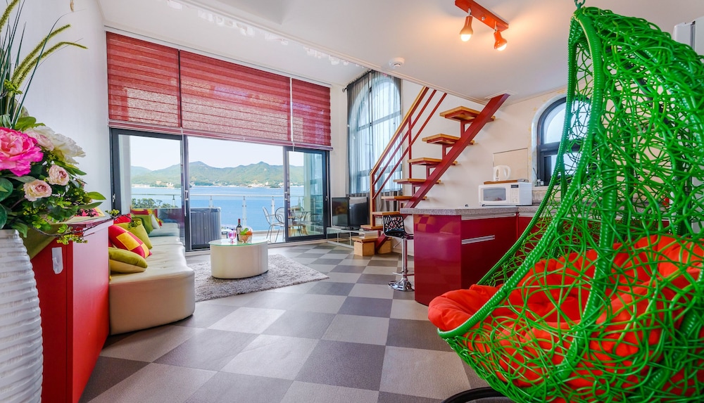Room (Tiburon) photo 2