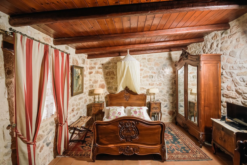 Quadruple Room, Jetted Tub, Partial Sea View