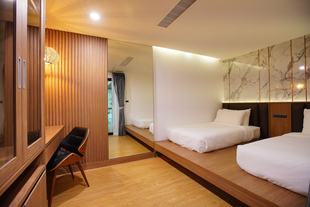 Penthouse Jacuzzi Suite - Photo 4