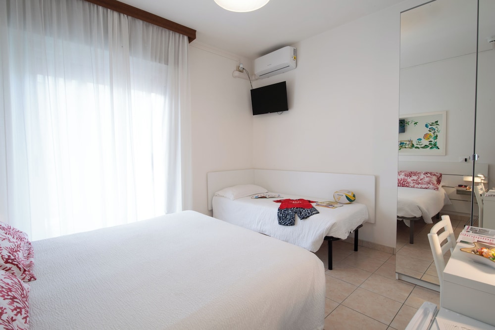 Economy Triple Room, Balcony