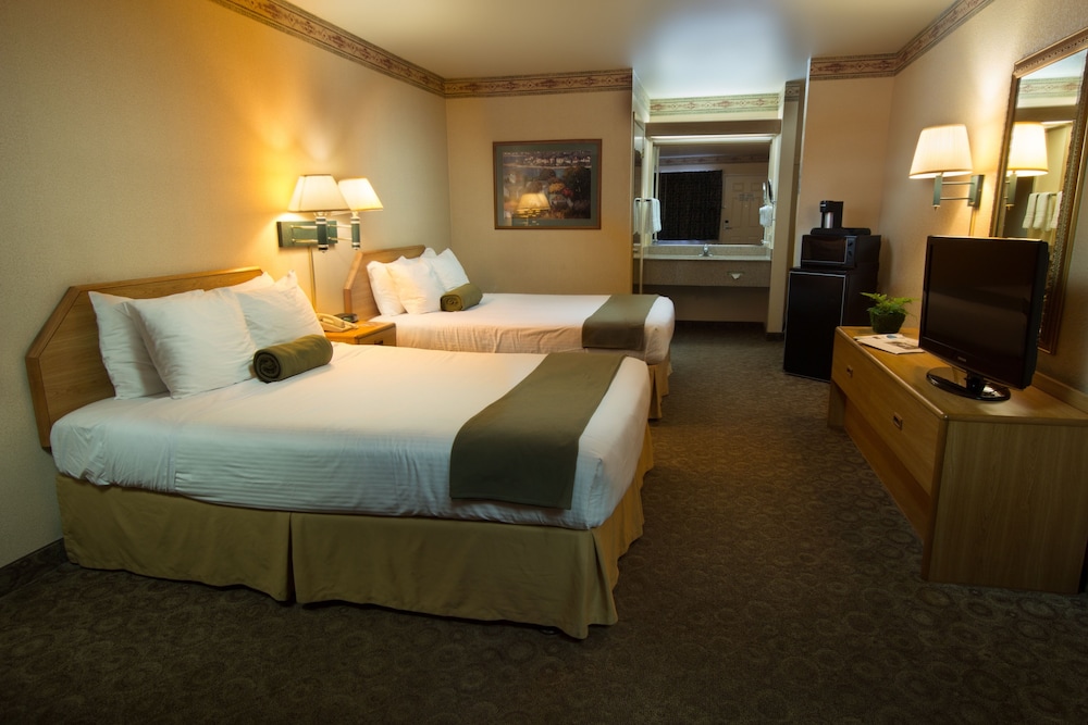 Deluxe Room, 2 Queen Beds - Photo 1