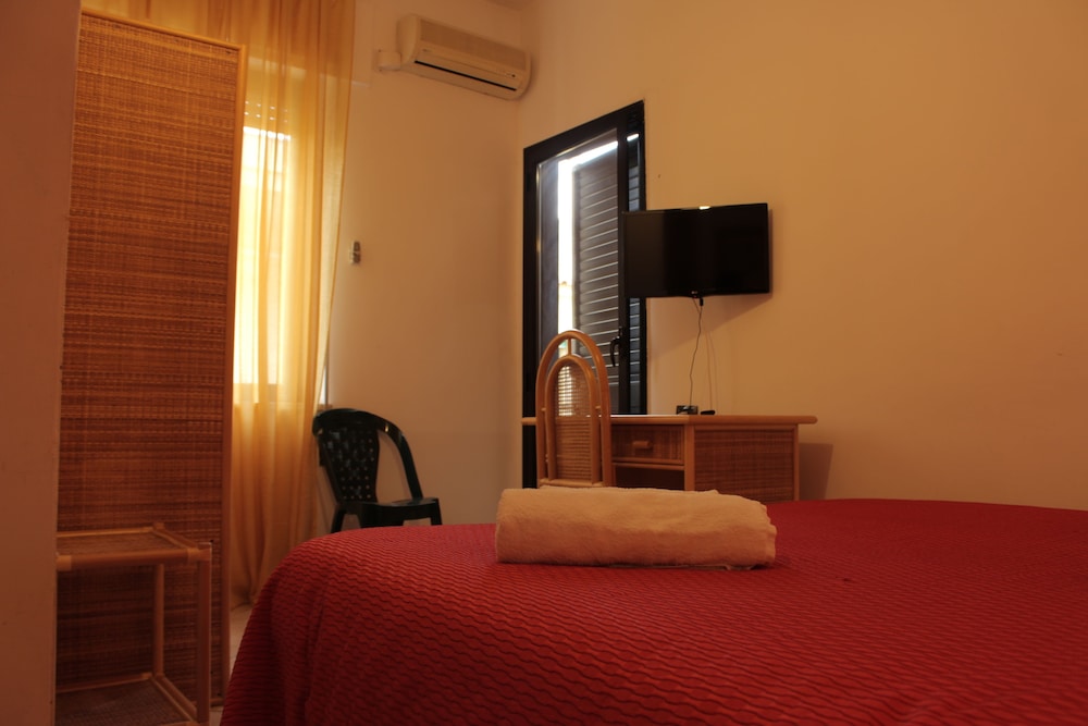 Double Room, Balcony, Hill View (8 ) photo 2