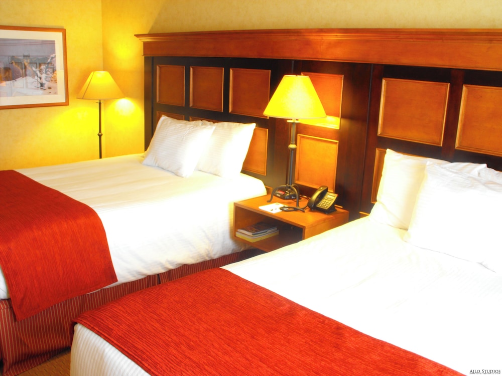 Deluxe Room, 2 Queen Beds, Microwave, Mountain View (Deluxe Double Queen Room) photo 2