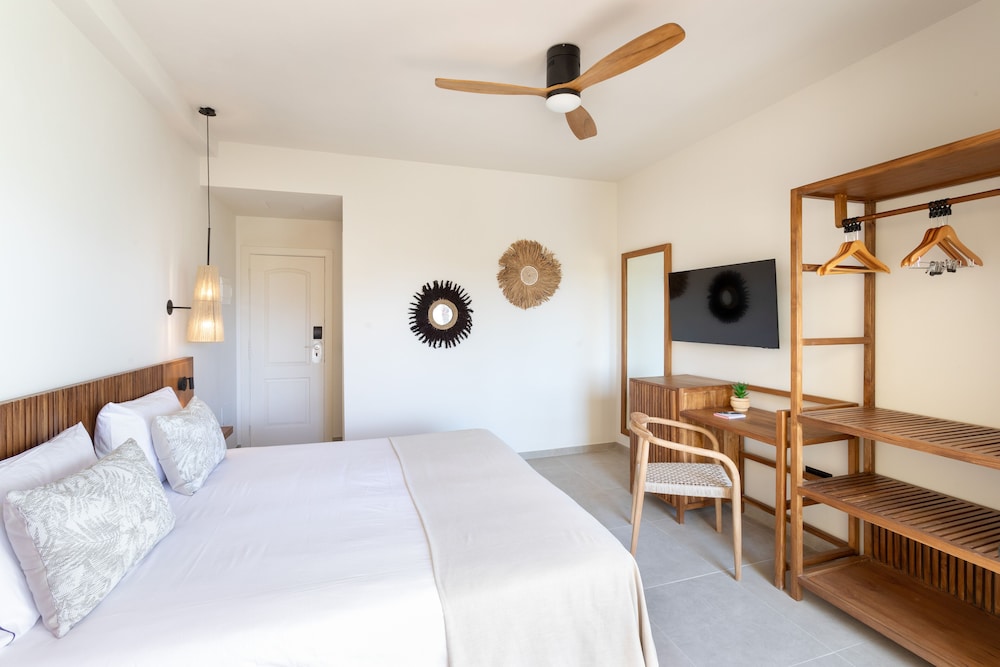 Superior Double Room, Balcony, Sea View - Photo 11