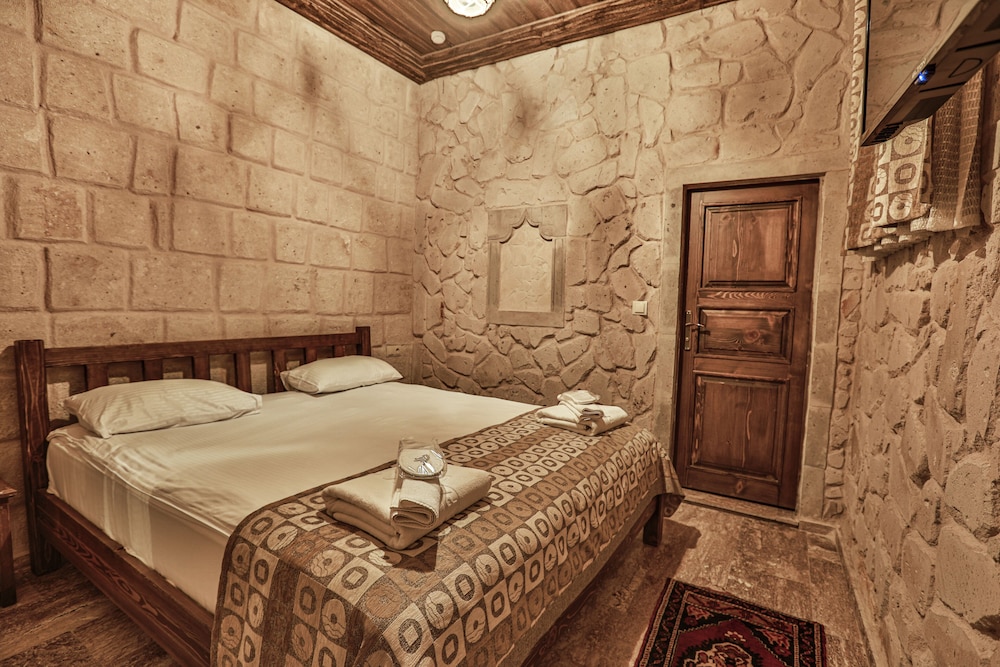 Comfort Room, Courtyard View (Stone) - Photo 3