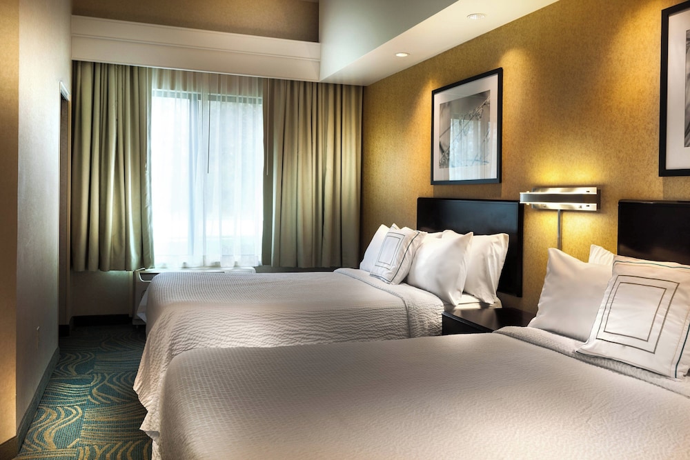Suite, 2 Double Beds (Hearing Accessible) photo 1