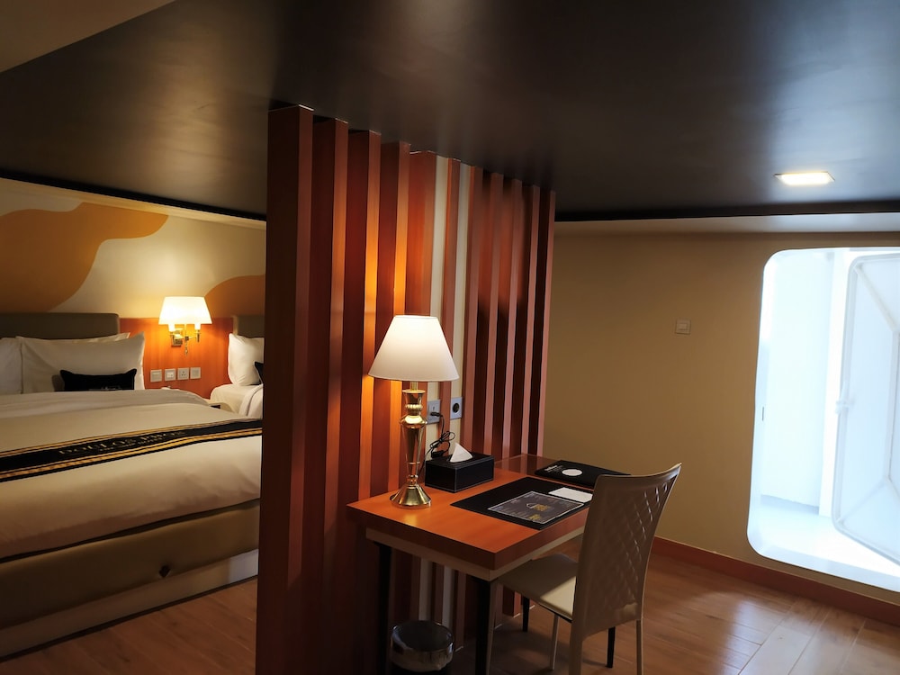 Family Balcony Suite Cabin - Photo 2