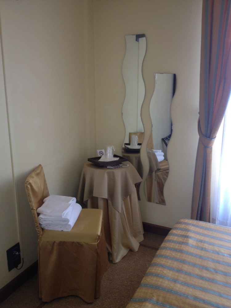 Quadruple Room (External Bathroom) photo 2