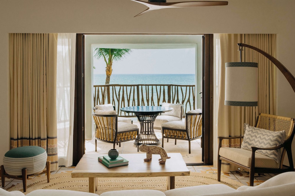 Suite, 1 Bedroom, Oceanfront (Plunge Pool) - Photo 2