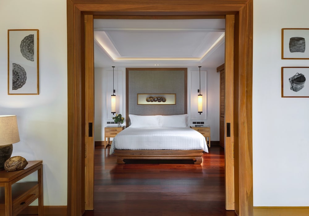 Deluxe Beachfront Villa With Plunge Pool - Photo 3