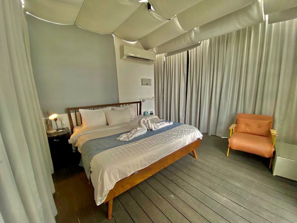 Beach Front Suite photo 3