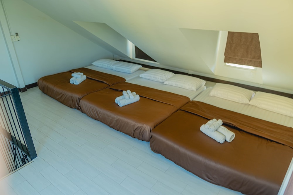 Family Home - Photo 7