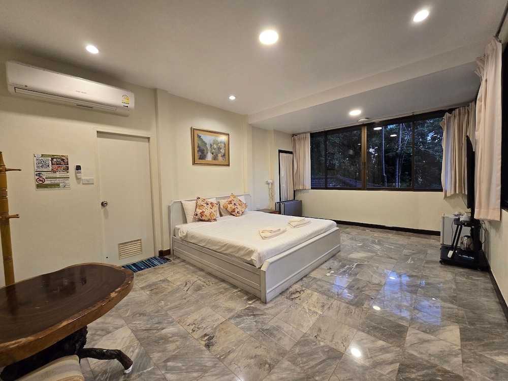 Double Room - Photo 16
