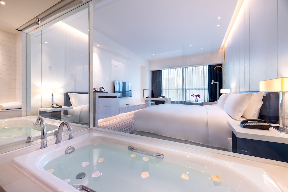 Deluxe Room, 1 King Bed