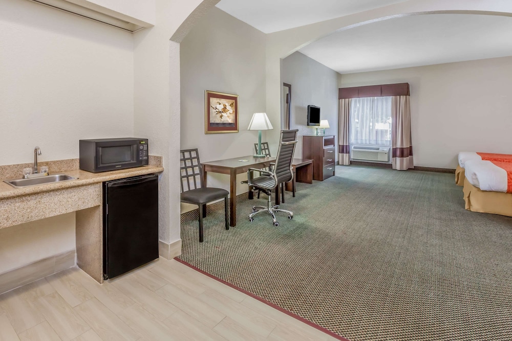 Business Room, 2 Queen Beds, Non Smoking - Photo 4