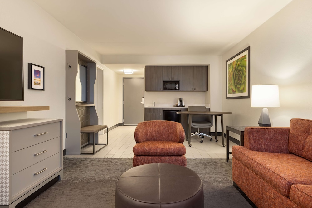 Suite, 2 Queen Beds - Photo 4