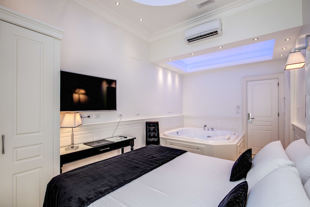 Suite, Jetted Tub photo 2
