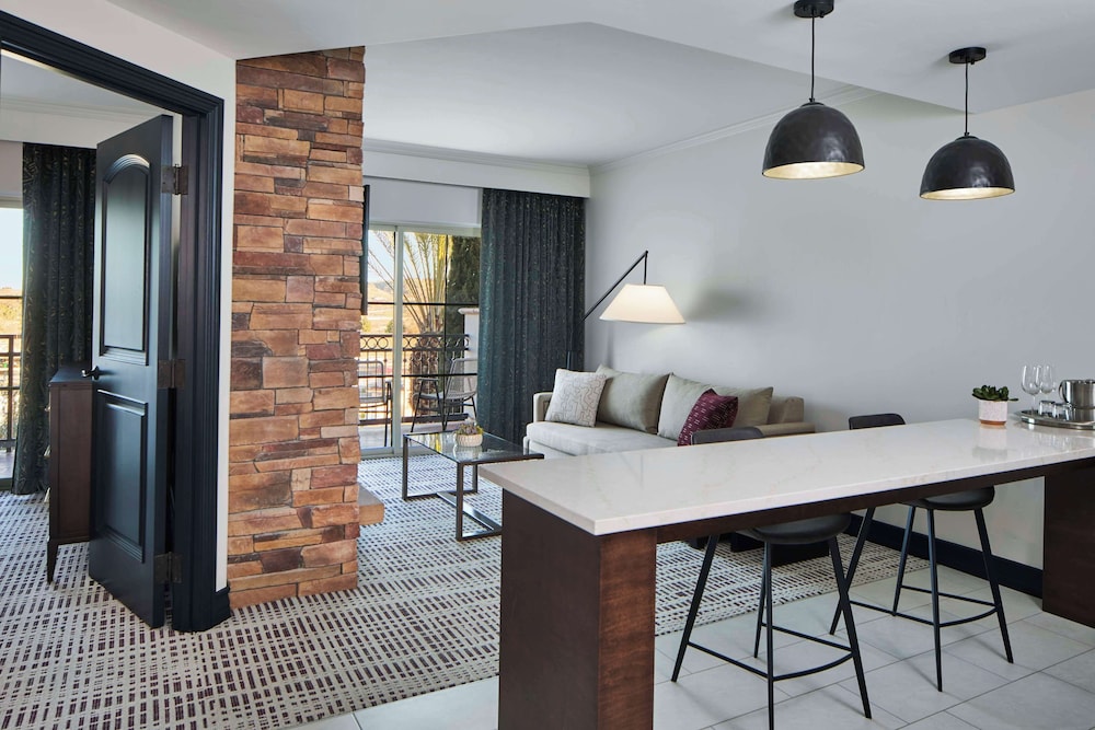 Suite, 1 Bedroom, Balcony (Kitchen) - Photo 3