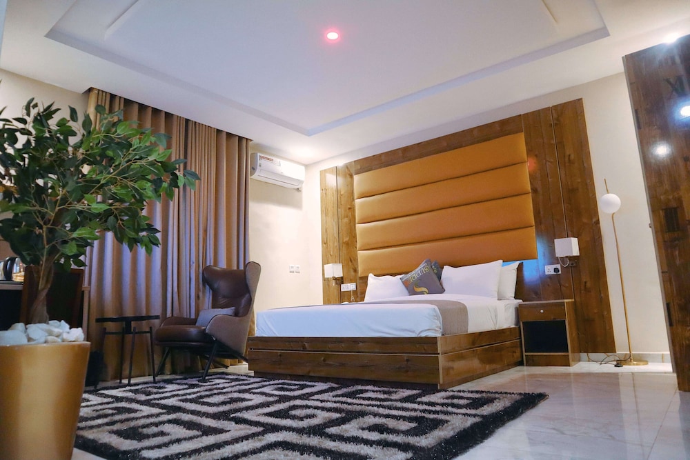 Comfort Suite, Balcony, Pool View photo 1