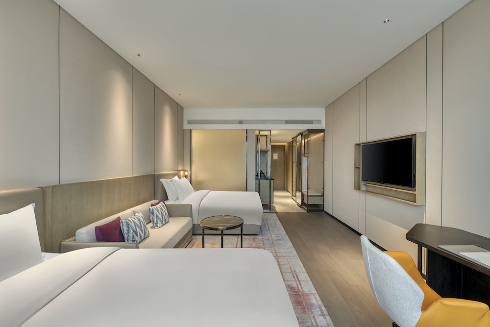 Standard Room, 2 Double Beds (High Floor)