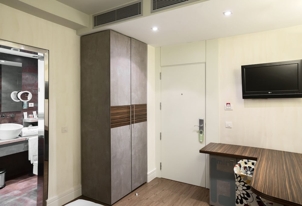 Superior Quadruple Room, Balcony, Sea View - Photo 4