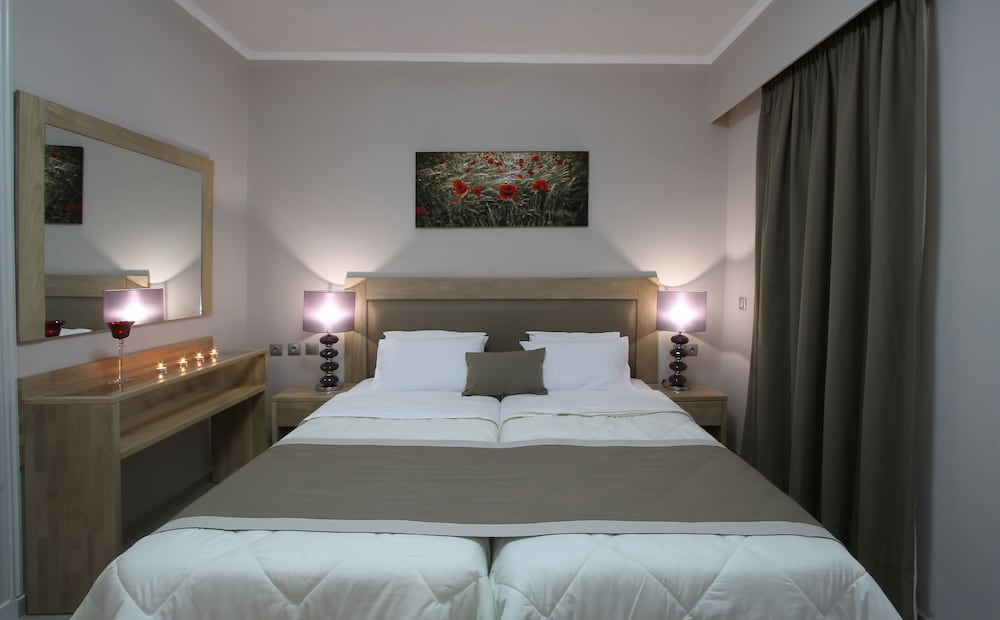 Deluxe Studio, 1 King Bed, Beach View, Beachfront photo 1