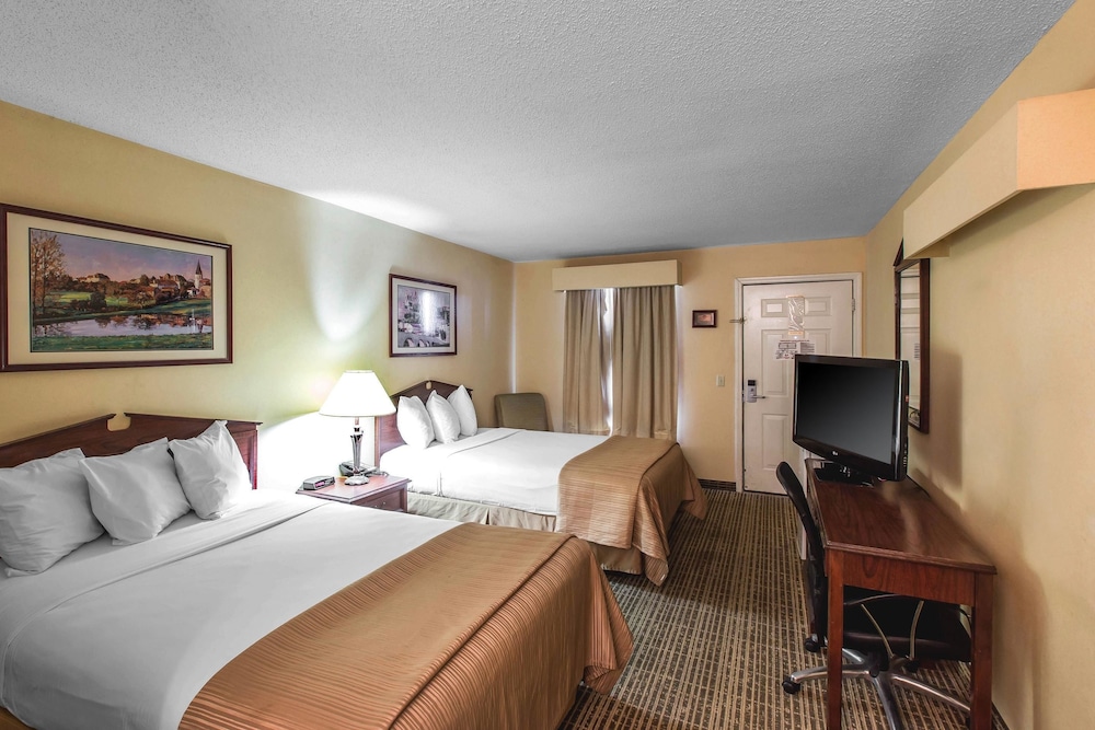 Standard Room, 2 Double Beds, Non Smoking - Photo 4