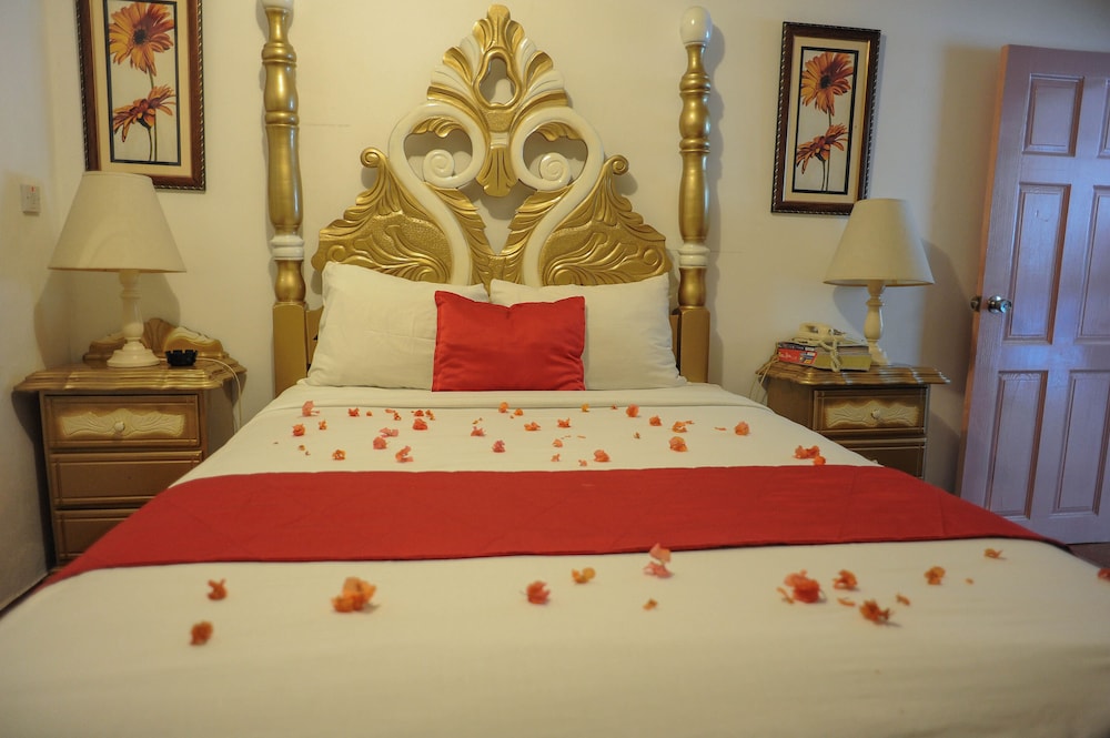 Standard Room, 1 Queen Bed photo 3