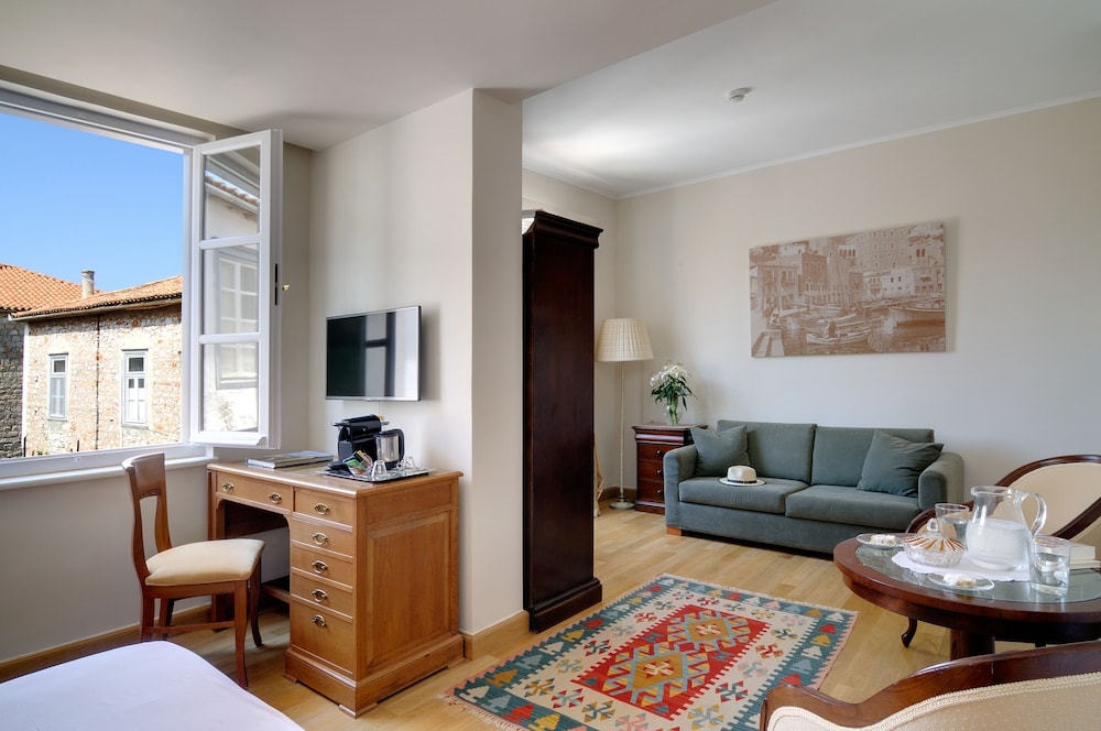 Junior Suite ( up to 3 persons ) - Photo 1