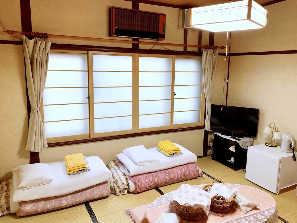 Japanese-Style Room with Shared Bathroom - Non-Smoking photo 2
