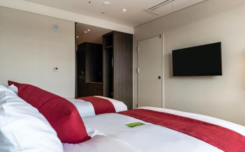 Standard Room, Multiple Beds, Non Smoking - Photo 7