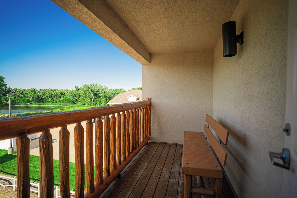 Room, 1 King Bed, Non Smoking, Balcony photo 2