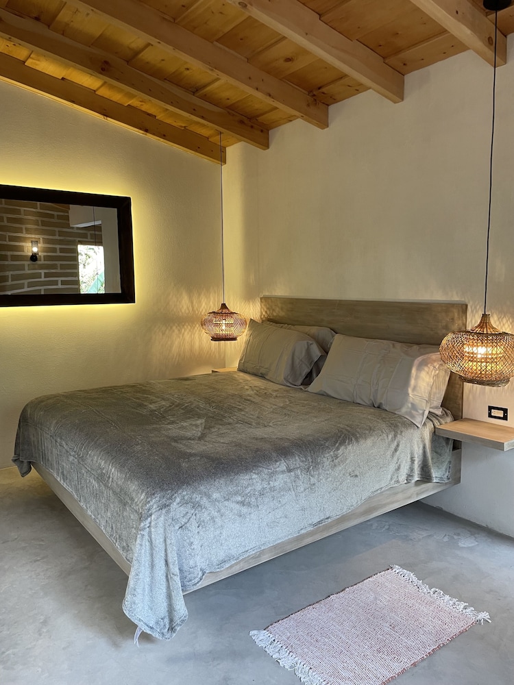 Luxury Double Room, 1 King Bed, Balcony, Garden View