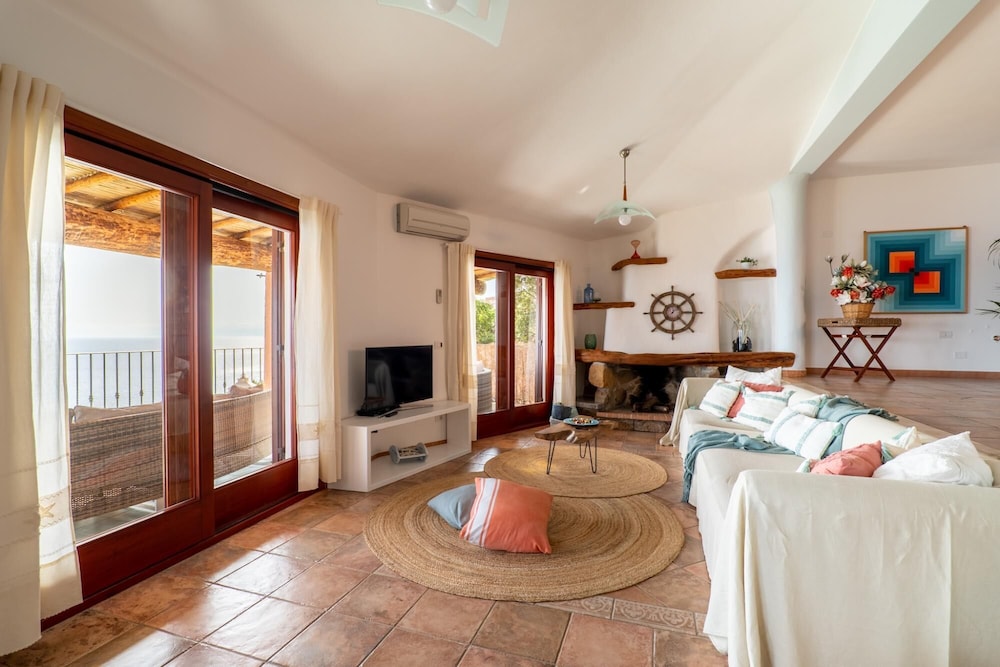 Villa photo 1