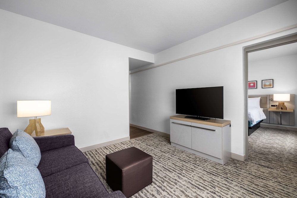 Suite, 1 Bedroom, Accessible (3x3 Shower) - Photo 6