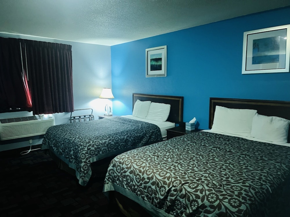 Standard Room, 2 Queen Beds, Non Smoking - Photo 15