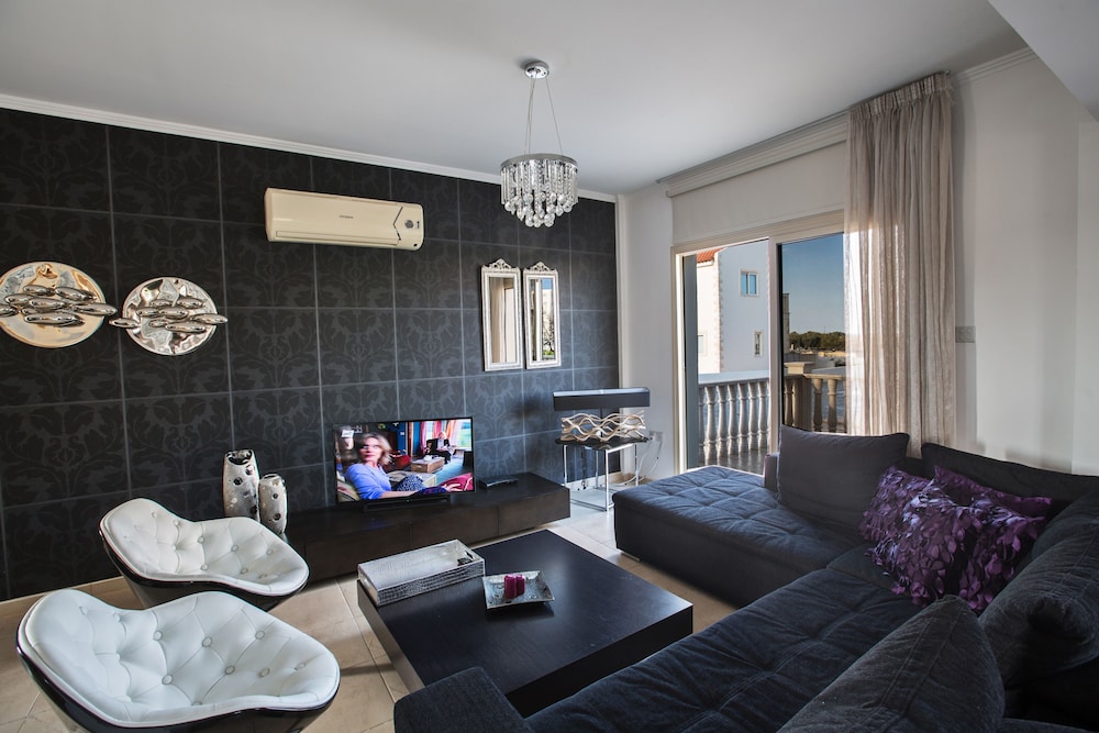 Luxury Villa, 2 Bedrooms photo 2