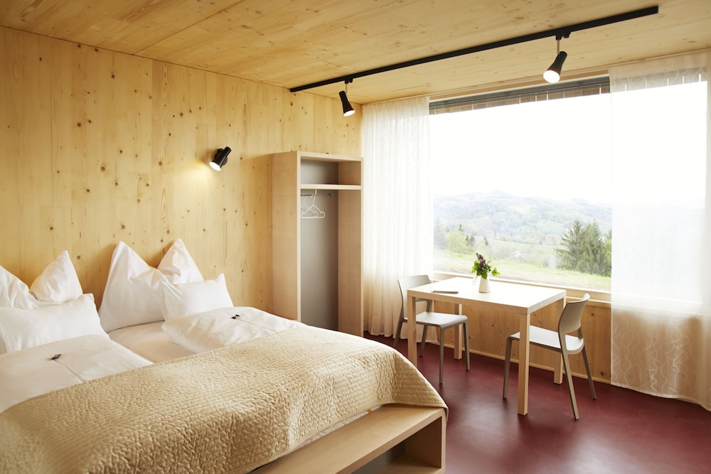 Panoramic Chalet, Accessible, Hill View