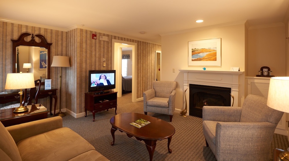 Jacobs House 2nd Floor King, 2 Twin Suite