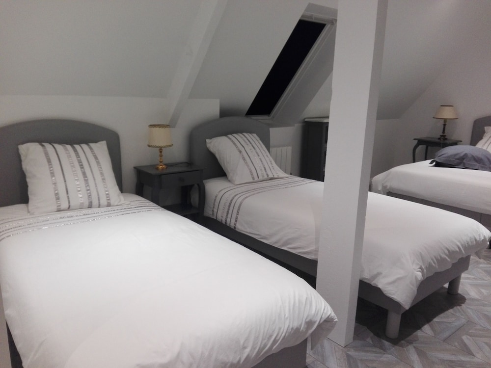 Family Room, Multiple Beds photo 3