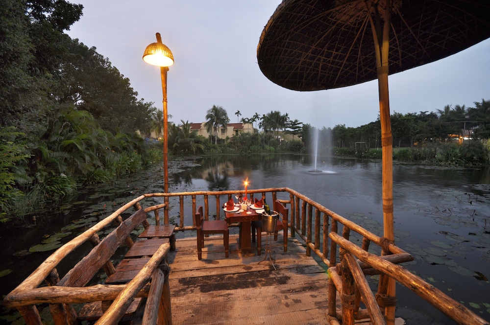 Presidential Suite, 1 King Bed, Patio, Lake View photo 2